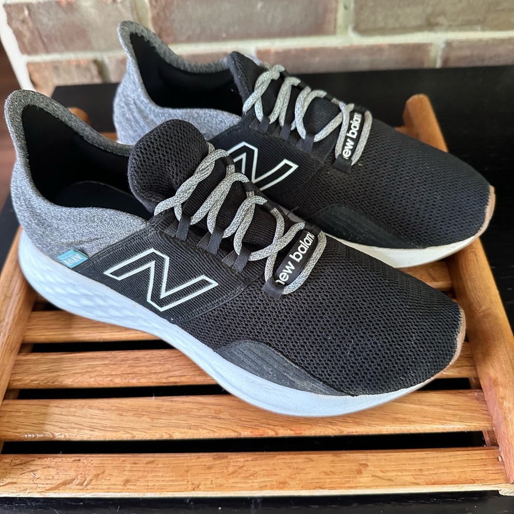 New Balance Black and Gray Sneakers with Breathable Mesh - Picture 9 of 16
